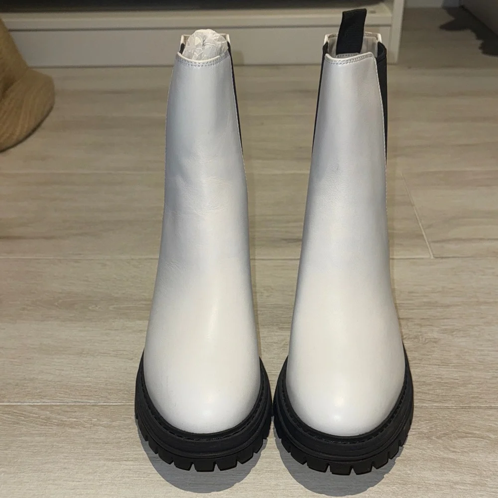 Cole Haan Womens Tahoe Featherfeel Chelsea Boot Off White Leather Sz 10
